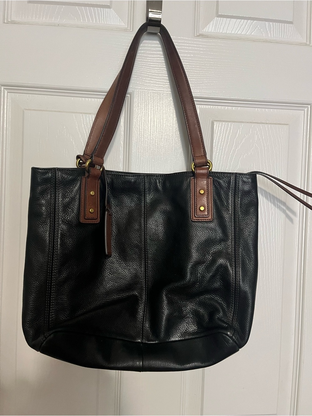Fossil “Mollie” Black Shopper Tote w/brown handles. Used - main zipper broken.